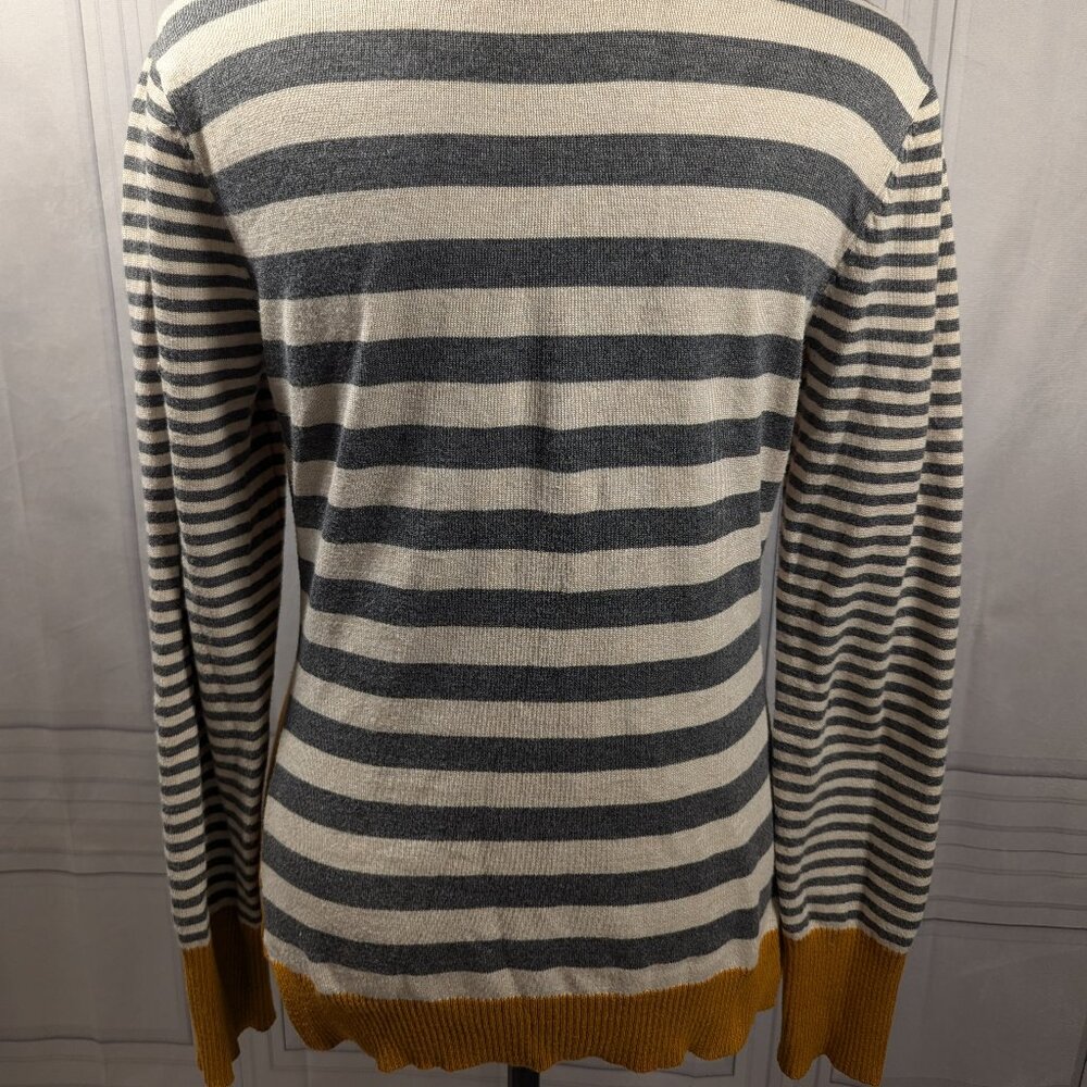 V-Neck Patchwork Sweater - Picture 3 of 4